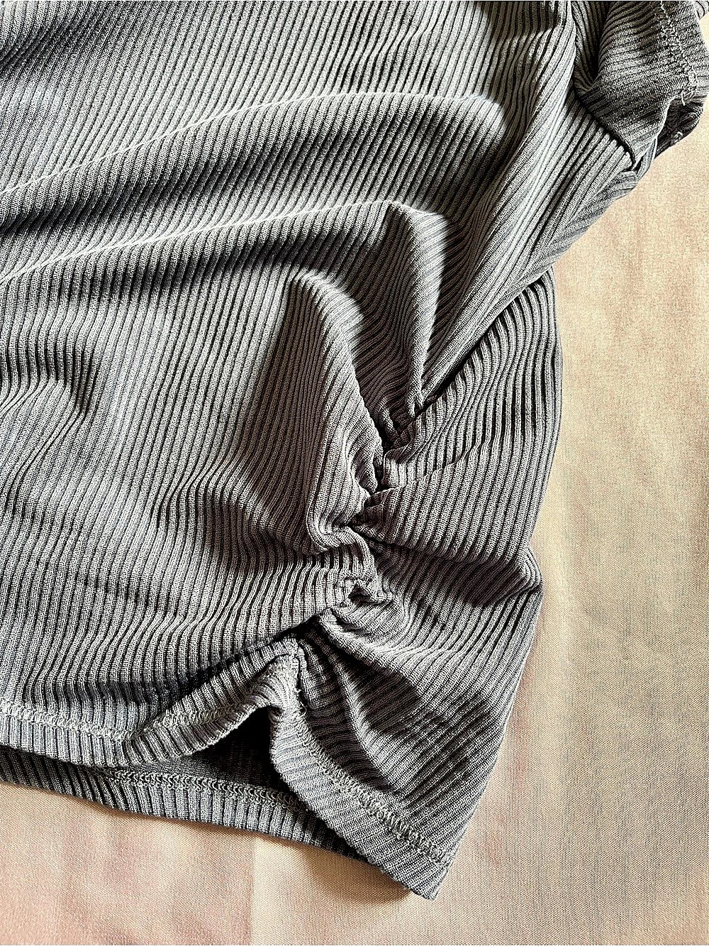Hollister Ribbed Baby Tee With Ruching - Picture 4 of 4